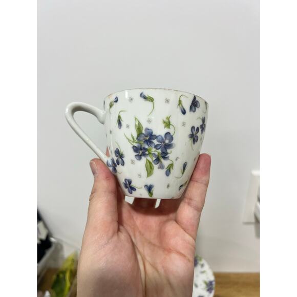 Vintage Tea cup & Saucer; Floral Violet Gold Rim - Picture 4 of 14